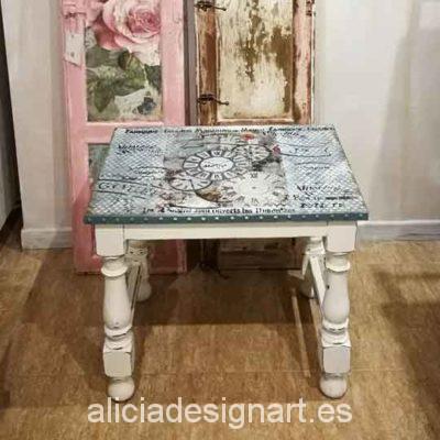 Mesita auxiliar con sobre de metal decorado - Taller decoracíon de muebles antiguos Madrid estilo Shabby Chic, Provenzal, Rómantico, Nórdico