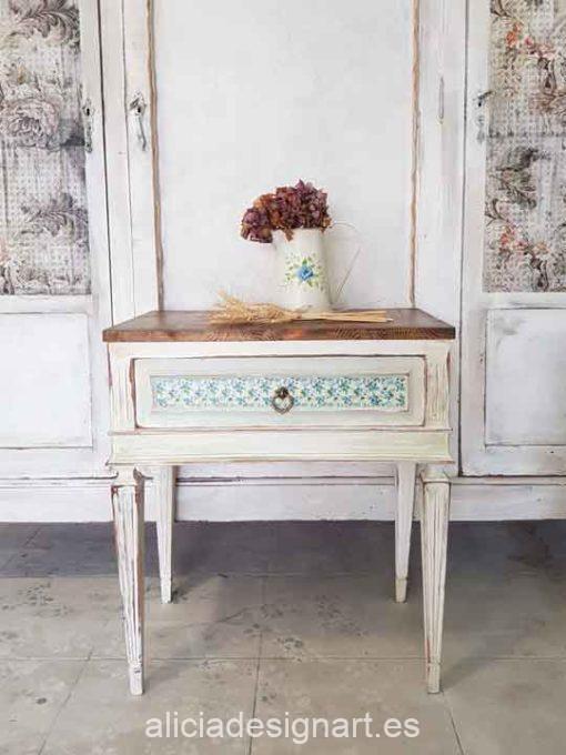 Mesitas de noche antiguas de madera maciza decoradas estilo Shabby Chic Romántico - Taller de decoración de muebles antiguos Madrid. Muebles de colores, productos y cursos.