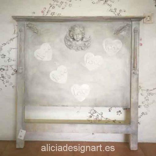 Cabecero antiguo restaurado y decorado con angelito y corazones - Taller decoracíon de muebles antiguos Madrid estilo Shabby Chic, Provenzal, Romántico, Nórdico