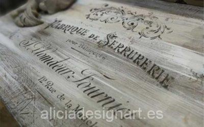 Baúl antiguo restaurado y decorado estilo Vintage