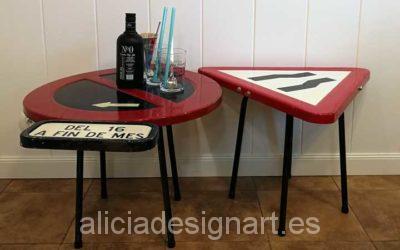 De señal de tráfico a mesa industrial estilo Vintage