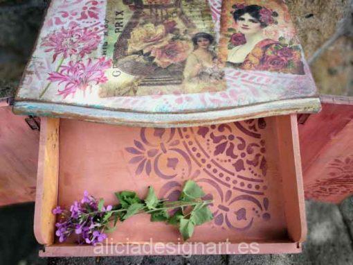 Mesita de noche romántica antigua decorada estilo Boho Chic rosa con stencil - Taller decoración de muebles antiguos Madrid estilo Shabby Chic, Provenzal, Rómantico, Nórdico