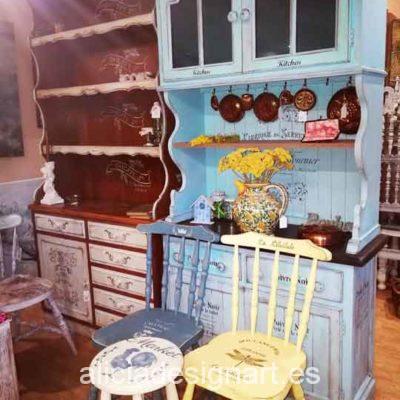 Alacena romántica azul Shabby Chic y stencils - Taller decoración de muebles antiguos Madrid estilo Shabby Chic, Provenzal, Rómantico, Nórdico