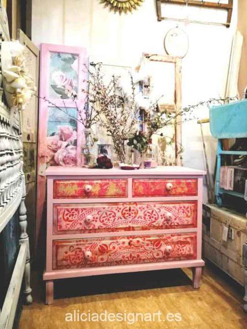 Comoda madera maciza 4 cajones estilo Boho Chic rosa - Taller decoración de muebles antiguos Madrid estilo Shabby Chic, Provenzal, Rómantico, Nórdico