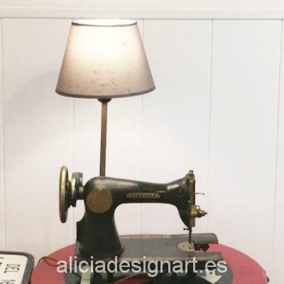 Máquina de coser antigua marca Hexagon convertida en lámpara de mesa Steampunk - Taller decoración de muebles antiguos Madrid estilo Shabby Chic, Provenzal, Rómantico, Nórdico