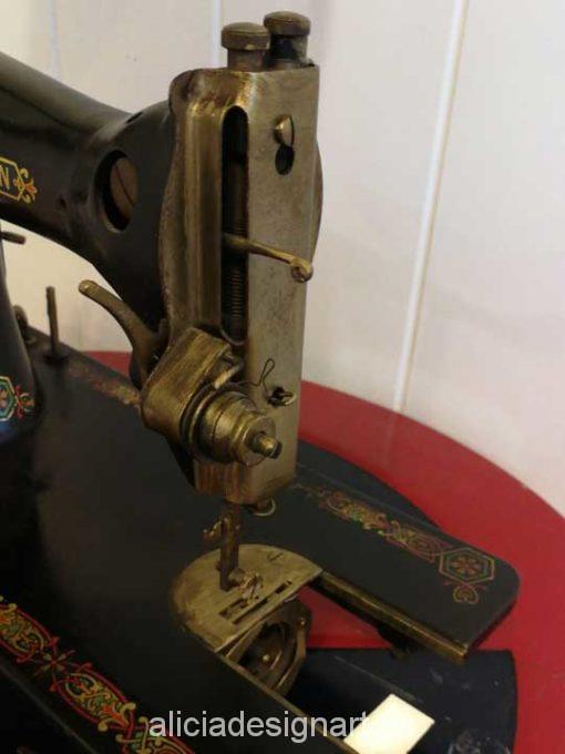 Máquina de coser antigua marca Hexagon convertida en lámpara de mesa Steampunk - Taller decoración de muebles antiguos Madrid estilo Shabby Chic, Provenzal, Rómantico, Nórdico