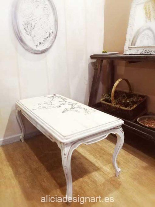 Mesa de centro antigua Shabby Chic blanco y stencil - Taller de decoración de muebles antiguos Madrid. Muebles de colores, productos y cursos.