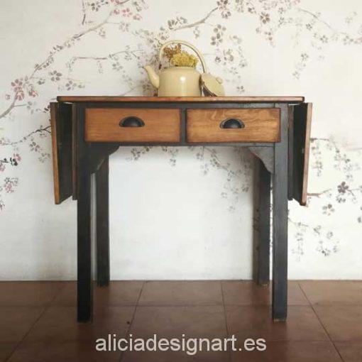Mesa antigua de cocina de madera maciza decorada estilo rústico - Taller de decoración de muebles antiguos Alicia Designart Madrid.