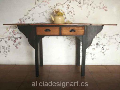 Mesa antigua de cocina de madera maciza decorada estilo rústico - Taller de decoración de muebles antiguos Alicia Designart Madrid.