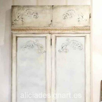 Puertas vintage de madera maciza decoradas estilo nórdico, ideales para cabecero o decoración de local - Taller de decoración de muebles antiguos Alicia Designart Madrid.