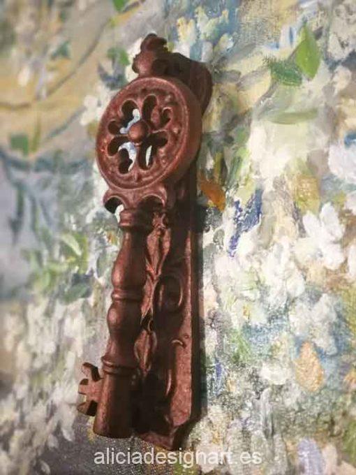 Picaporte, aldaba o llamador antiguo de hierro macizo restaurado - Taller de decoración de muebles antiguos Madrid estilo Shabby Chic, Provenzal, Romántico, Nórdico