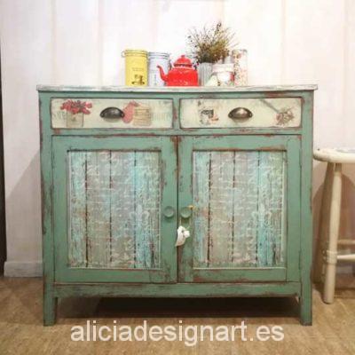Aparador antiguo decorado estilo provenzal verde - Taller decoración de muebles antiguos Alicia Designart Madrid.