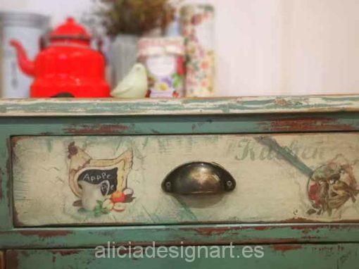 Aparador antiguo decorado estilo provenzal verde - Taller decoración de muebles antiguos Alicia Designart Madrid.
