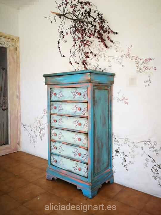 Sinfonier Boho Chic azul y cereza, decorado por encargo - Taller de decoración de muebles antiguos Madrid. Muebles de colores, productos y cursos.