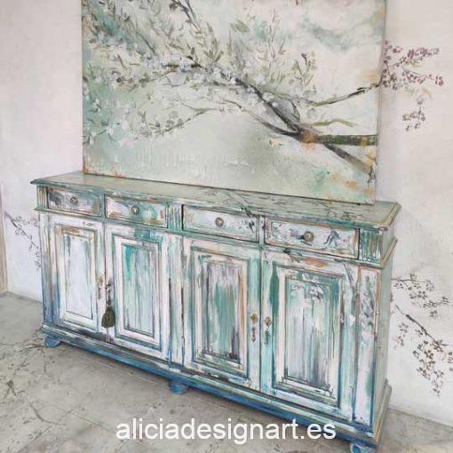 Aparador antiguo decorado y cuadro con rama de almendro, estilo artístico, precioso mueble de colores - Taller decoración de muebles antiguos Alicia Designart Madrid.