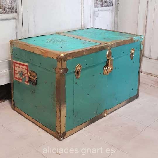 Baúl antiguo de madera y chapa esmeralda Vintage - Taller de decoración de muebles antiguos Alicia Designart Madrid. Muebles de colores, productos y cursos.