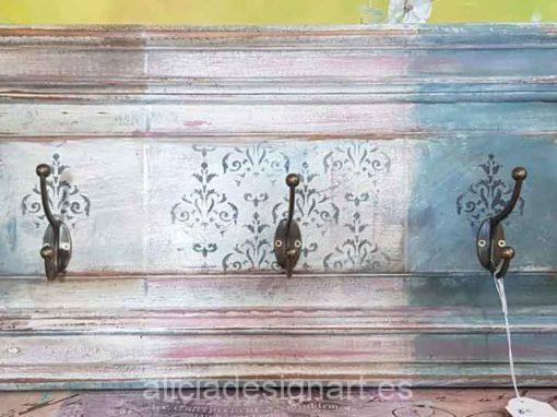 Perchero puerta reciclada decorado estilo Shabby chic en tres colores - Decoración de muebles antiguos estilo Shabby Chic, Provenzal, Romántico, Nórdico