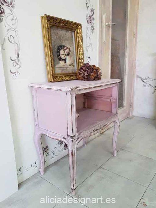 Mesita vintage decorada estilo Shabby Chic rosa con stencil de flamenco - Taller de decoración de muebles antiguos Madrid. Muebles de colores, productos y cursos.