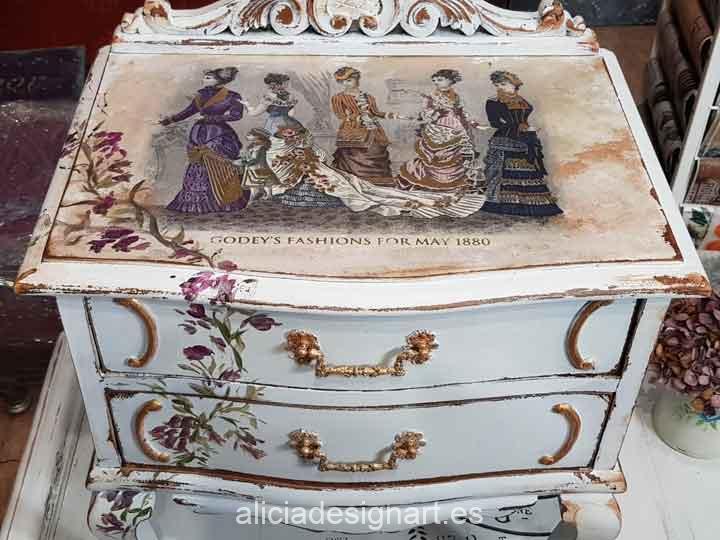 Mesita francesa decorada estilo Shabby Chic con flores pintadas a mano alzada "Juliette" - Taller de decoración de muebles antiguos Madrid. Muebles de colores, productos y cursos.