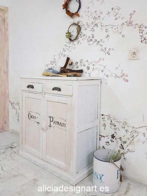 Aparador antiguo decorado estilo Shabby Chic Francés blanco con stencils - Taller de decoración de muebles antiguos Alicia Designart Madrid