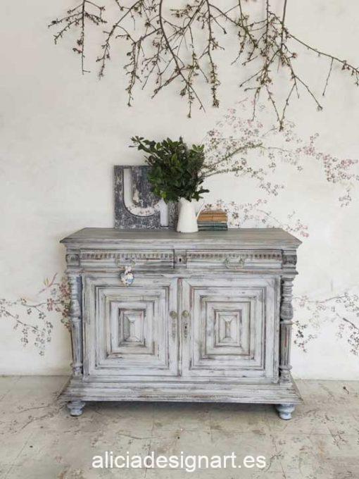 Aparador antiguo decorado estilo Shabby gris desgastado y envejecido - Taller de decoración de muebles antiguos Alicia Designart Madrid
