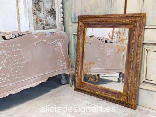 Espejo rococo antiguo decorado en tonos cálidos con stencil de arabescos - Taller decoración de muebles antiguos Madrid estilo Shabby Chic, Provenzal, Romántico, Nórdico