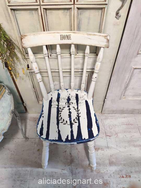 Silla Windsor vintage estilo farmhouse color blanco y azul con stencil - Taller de decoración de muebles antiguos Madrid estilo Shabby Chic, Provenzal, Romántico, Nórdico