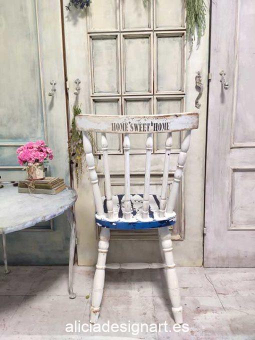 Silla Windsor vintage estilo farmhouse color blanco y azul con stencil - Taller de decoración de muebles antiguos Madrid estilo Shabby Chic, Provenzal, Romántico, Nórdico