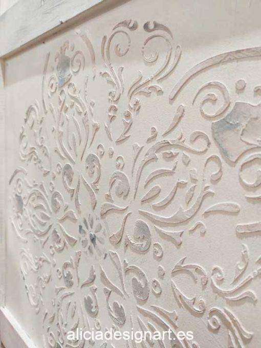 Cabecero con mandala decorado estilo Boho Chic Vintage blanco - Taller de decoración de muebles antiguos Alicia Designart Madrid
