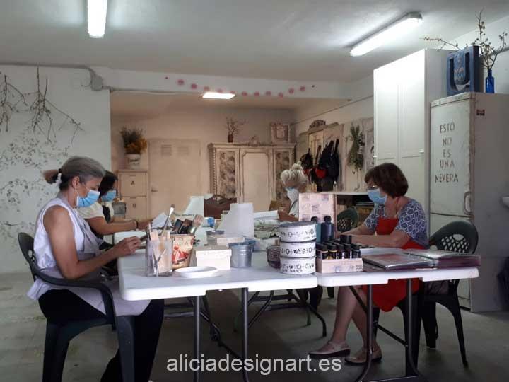 Curso taller de decoración de muebles y Home Decor usando patinas de 21 de julio 2020 - Taller y cursos de decoración de muebles antiguos Alicia Designart Madrid