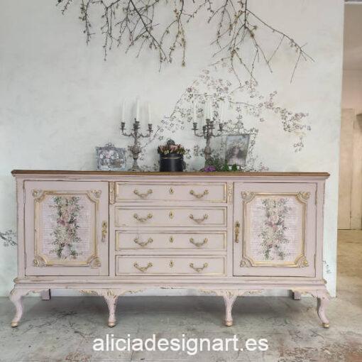 Aparador antiguo decorado estilo Shabby rosa Oasis desgastado y envejecido - Taller de decoración de muebles antiguos Alicia Designart Madrid