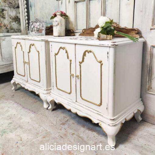 Mesitas antiguas de madera maciza decoradas estilo Shabby Chic blanco - Taller de decoración de muebles antiguos Madrid. Muebles de colores, productos de decoración y cursos.