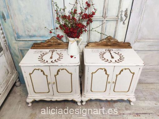 Mesitas antiguas de madera maciza decoradas estilo Shabby Chic blanco - Taller de decoración de muebles antiguos Madrid. Muebles de colores, productos de decoración y cursos.