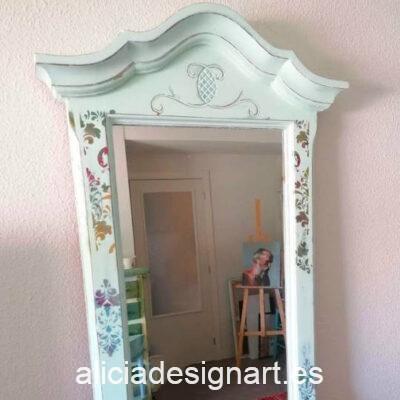 Espejo vintage Maggie de madera de pino decorado estilo romántico, por Sastralum - Taller de decoración de muebles antiguos Madrid. Muebles de colores, productos y cursos.