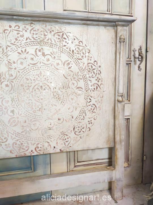 Cabecero antiguo restaurado y decorado estilo Shabby con mandala - Taller de decoración de muebles antiguos Alicia Designart Madrid estilo Shabby Chic, Provenzal, Romántico, Nórdico