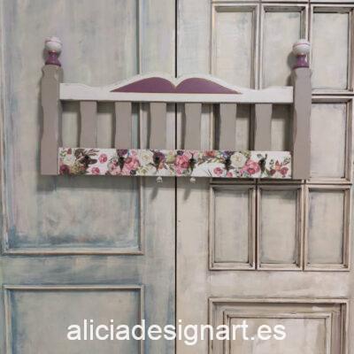 Conjunto cabecero y perchero Sueños Rosas decorado estilo Shabby Chic, por JH Decor - Taller de decoración de muebles antiguos Madrid. Muebles de colores, productos y cursos.