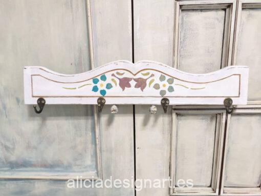 Perchero "Blanco Romántico" decorado estilo Shabby Chic, por JH Decor - Taller de decoración de muebles antiguos Madrid. Muebles de colores, productos y cursos.