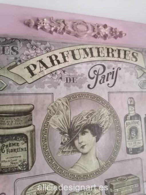 Perchero Parfumerie Parisienne decorado estilo Shabby Chic por Pintando Sueños - Taller de decoración de muebles antiguos Madrid. Muebles de colores, productos y cursos de decoración.