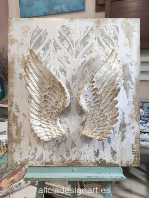 Cuadro decorativo con alas de ángel realizado a mano sobre table de madera reciclada por Alicia Domínguez López - Taller de decoración de muebles antiguos y obras de arte Alicia Designart Madrid