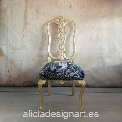 Silla descalzadora Chippendale Taiyo decorado por Pintando Sueños - Taller de decoración de muebles antiguos Madrid. Muebles de colores, productos y cursos de decoración.