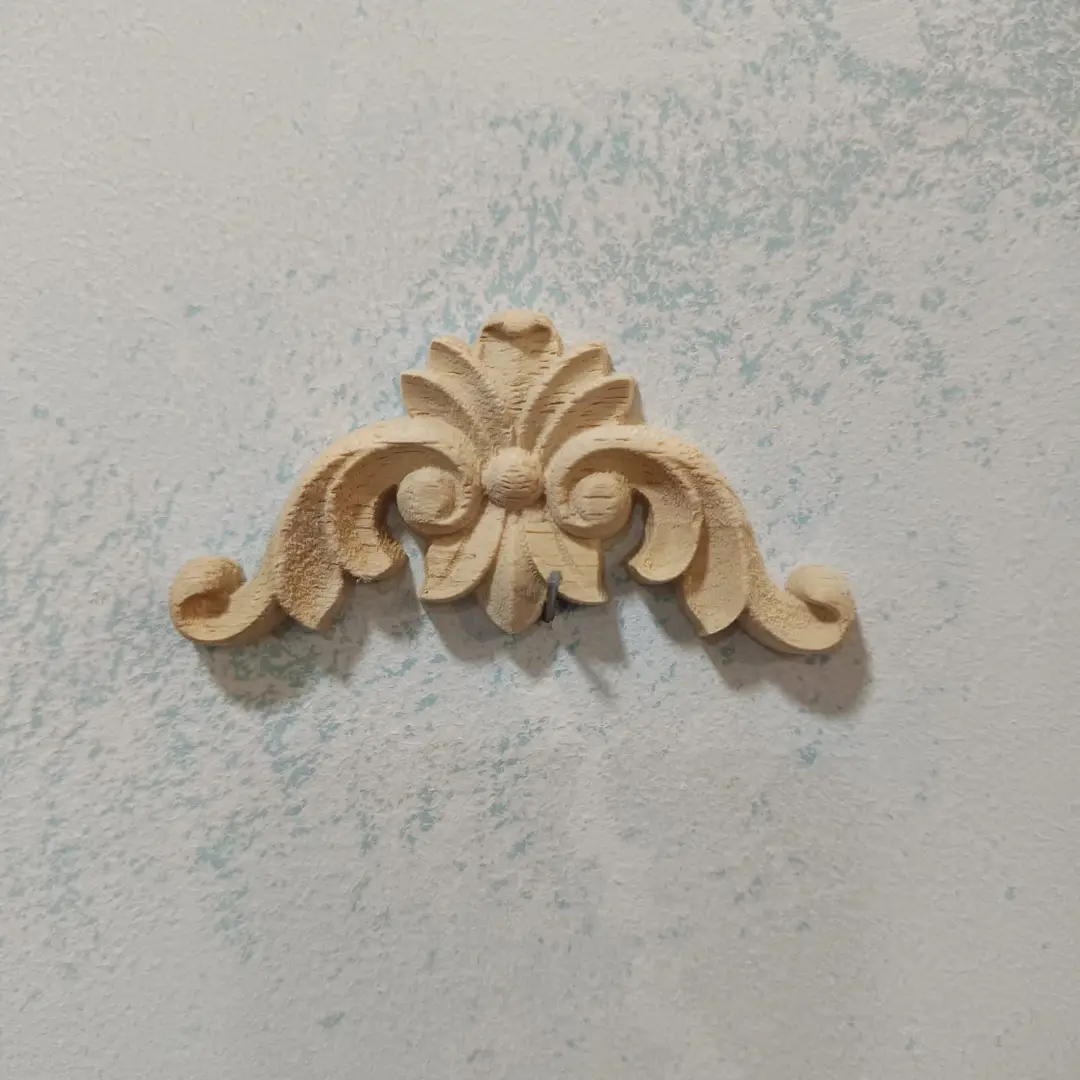 Pequeño aplique decorativo para esquina de madera con motivos vegetales Michel - Taller de decoración de muebles antiguos Alicia Designart Madrid estilo Shabby Chic, Provenzal, Romántico, Nórdico