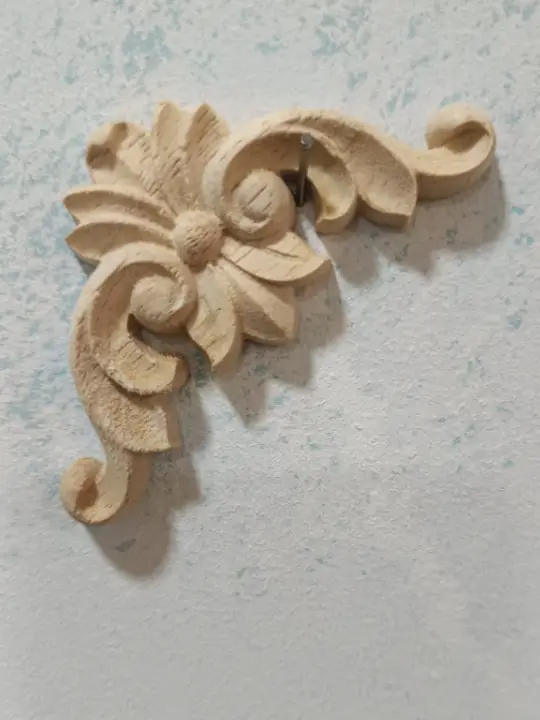 Pequeño aplique decorativo para esquina de madera con motivos vegetales Michel - Taller de decoración de muebles antiguos Alicia Designart Madrid estilo Shabby Chic, Provenzal, Romántico, Nórdico