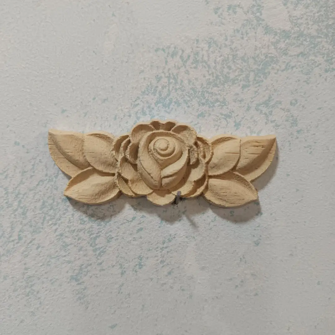 Pequeño aplique decorativo de madera con motivos florales Rosa - Taller de decoración de muebles antiguos Alicia Designart Madrid estilo Shabby Chic, Provenzal, Romántico, Nórdico