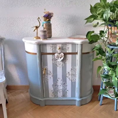 Recibidor Glam Chic decorado por La Tienda de Mayrit - Alumna del taller de decoración de muebles antiguos Alicia Designart Madrid. Muebles de colores, productos y cursos de decoración.