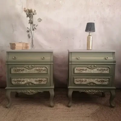 Mesillas bombée Olive decoradas por Pintando Sueños - Alumna del Taller de decoración de muebles antiguos Alicia Designart Madrid. Muebles de colores, productos y cursos de decoración.