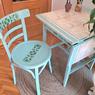 Conjunto de mesa escritorio y silla "Cajón Secreto" decorado por La Tienda de Mayrit - Alumna del taller de decoración de muebles antiguos Alicia Designart Madrid. Muebles de colores, productos y cursos de decoración.