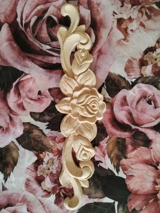 Aplique decorativo de madera con rosas - Taller de decoración de muebles antiguos Alicia Designart Madrid. Muebles de colores estilo Shabby Chic, Provenzal, Romántico, Nórdico